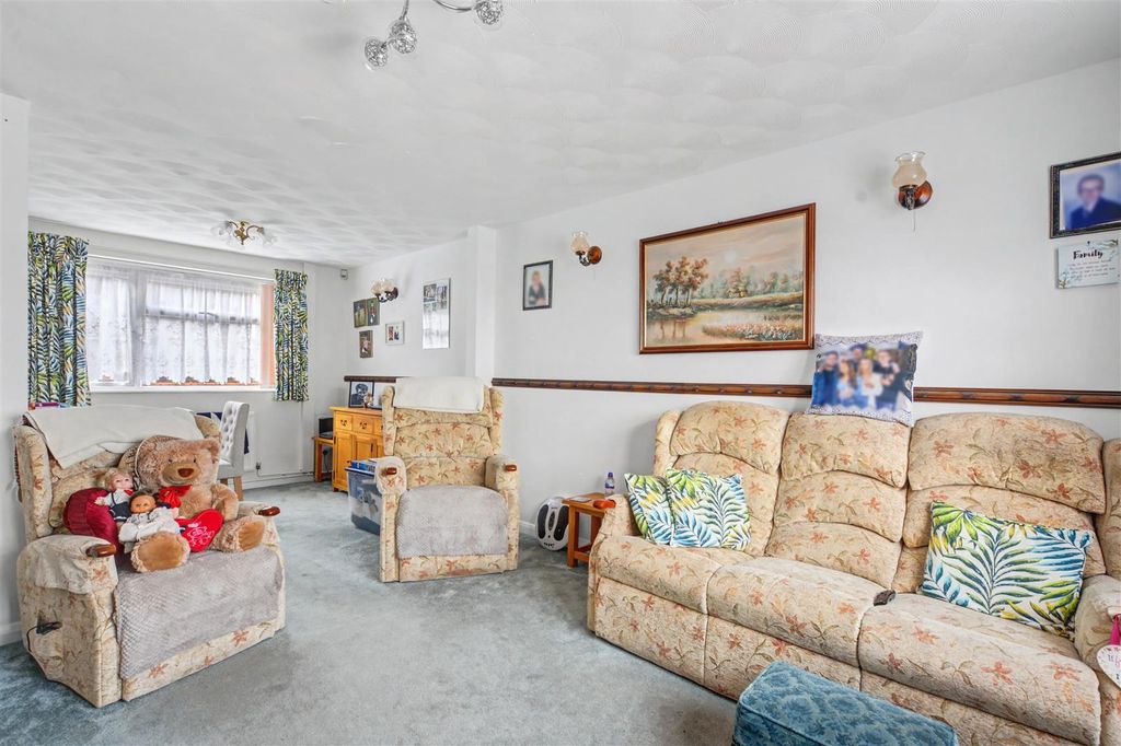 Property photo 2 of 10 Lounge (2).Jpeg