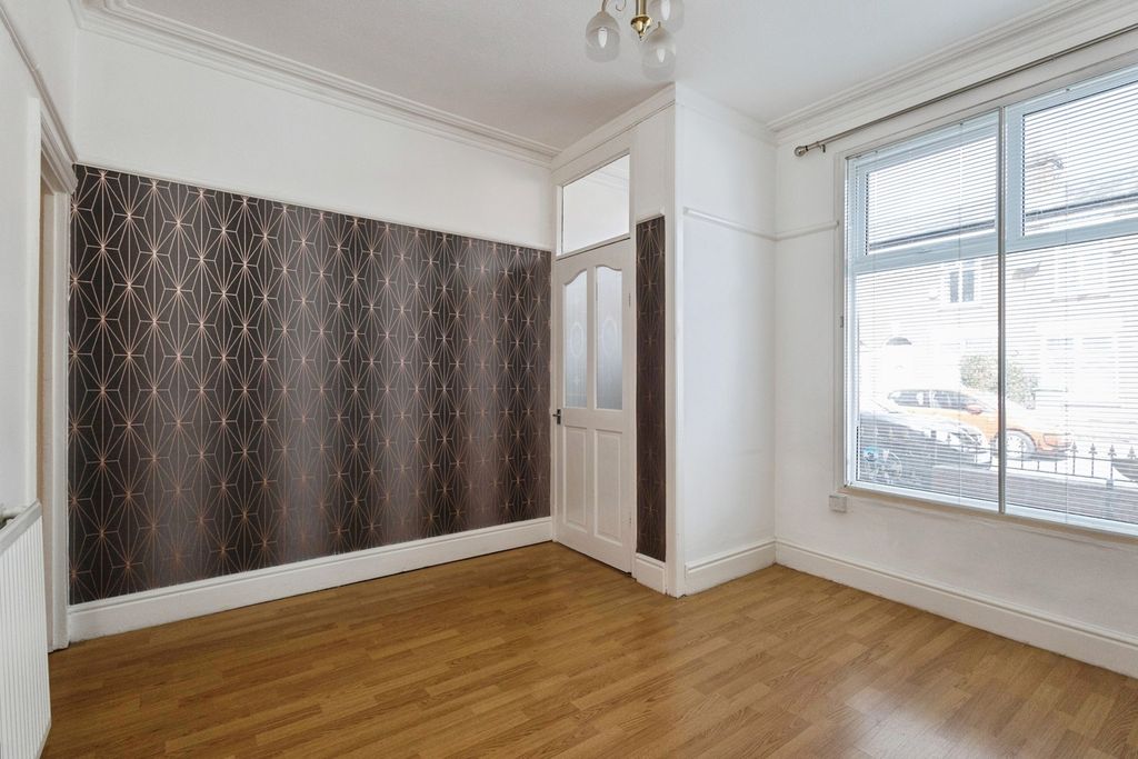 Property photo 3 of 17 Pbox-Img.Jpg