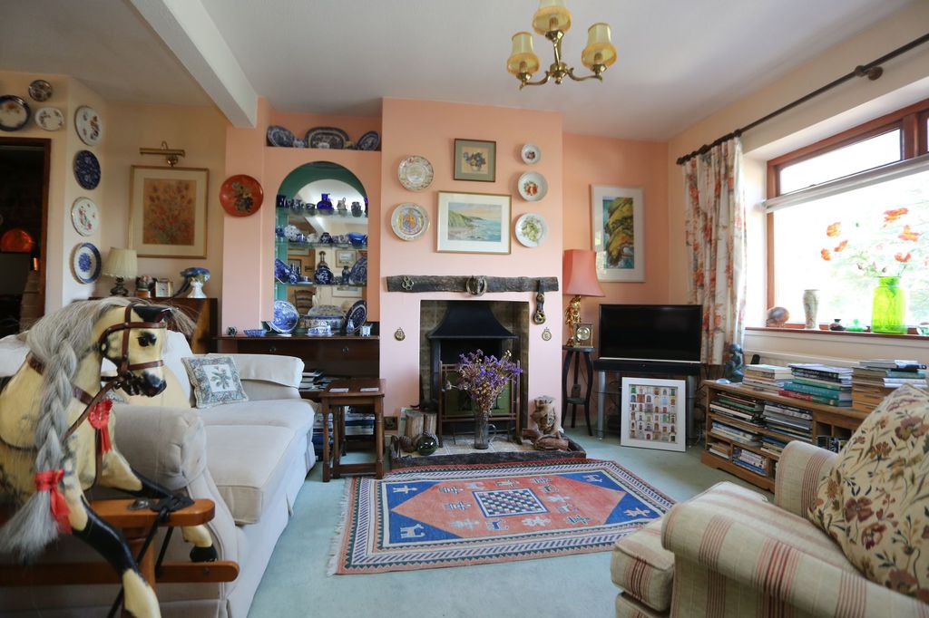 Property photo 3 of 12