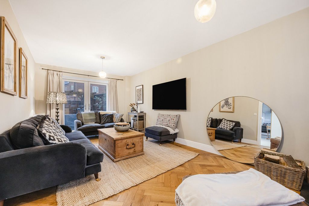 Property photo 2 of 36