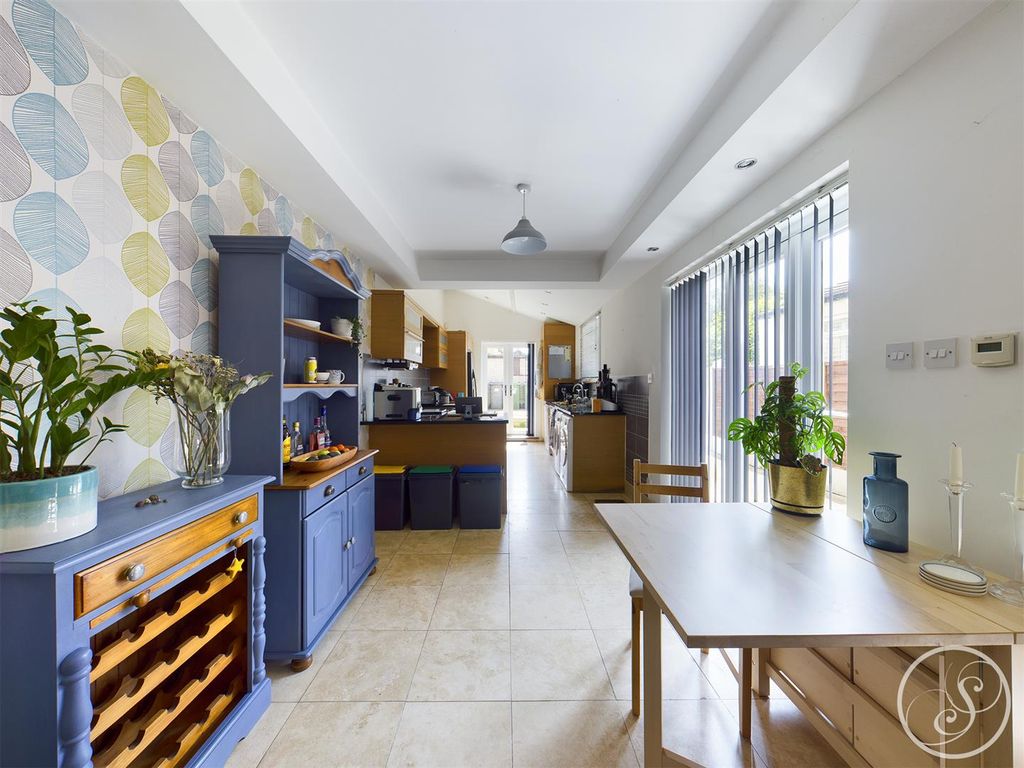 Property photo 2 of 17 Kitchen/Diner/Family Room