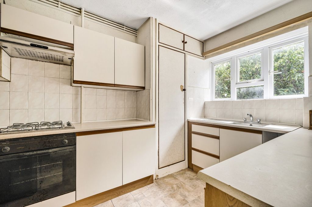 Property photo 3 of 14 Kitchen