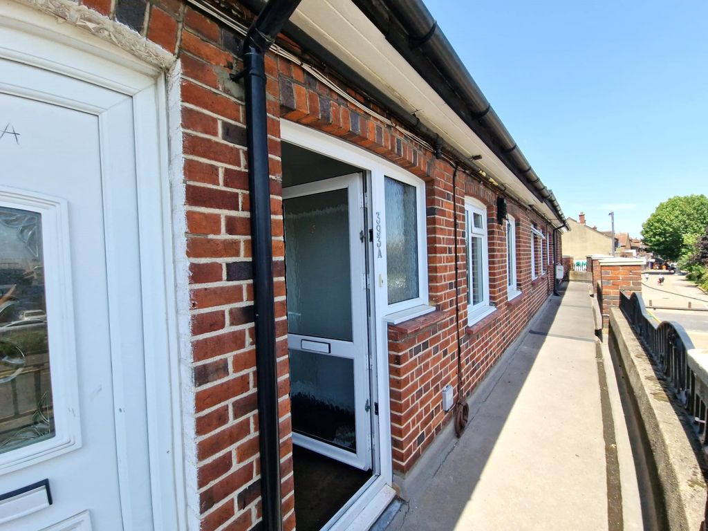 Property photo 1 of 9 2 Bed Flat To Rent Alexandra Avenue, Harrow Ha2
