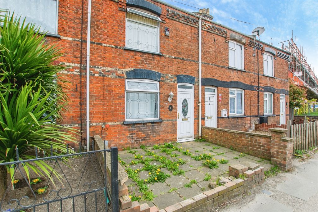 Property photo 1 of 12