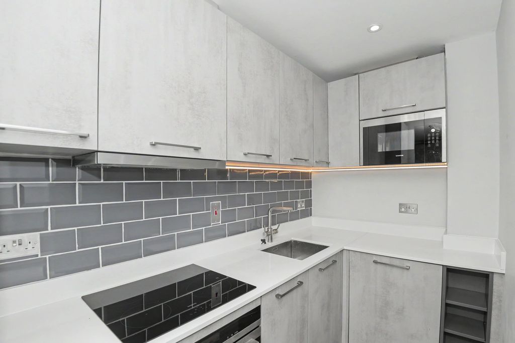 Property photo 2 of 10 Flat 10, 21 Marlow Road, Maidenhead, Berkshire, Sl6 7Aa