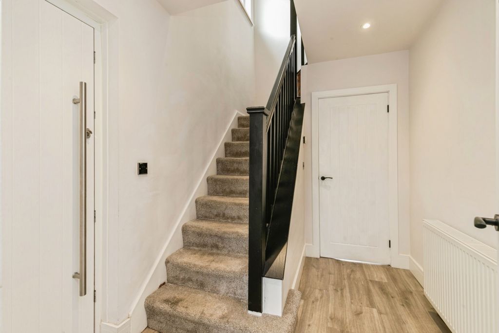 Property photo 2 of 17 Hallway