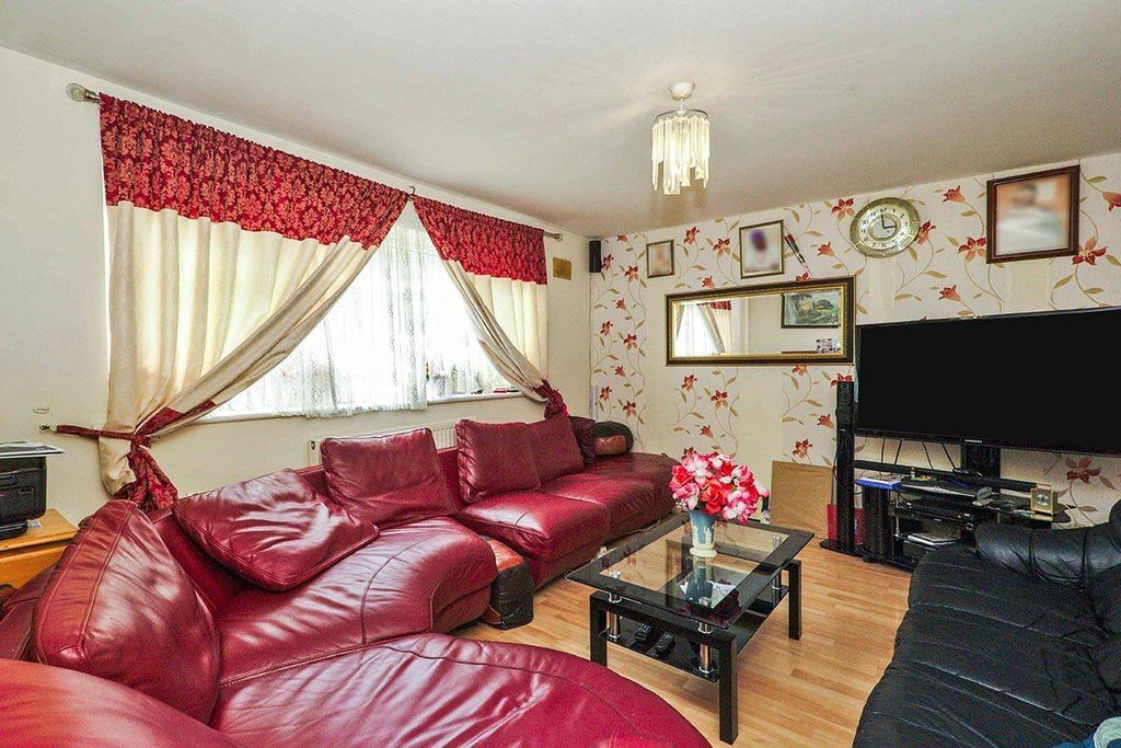 Property photo 2 of 12