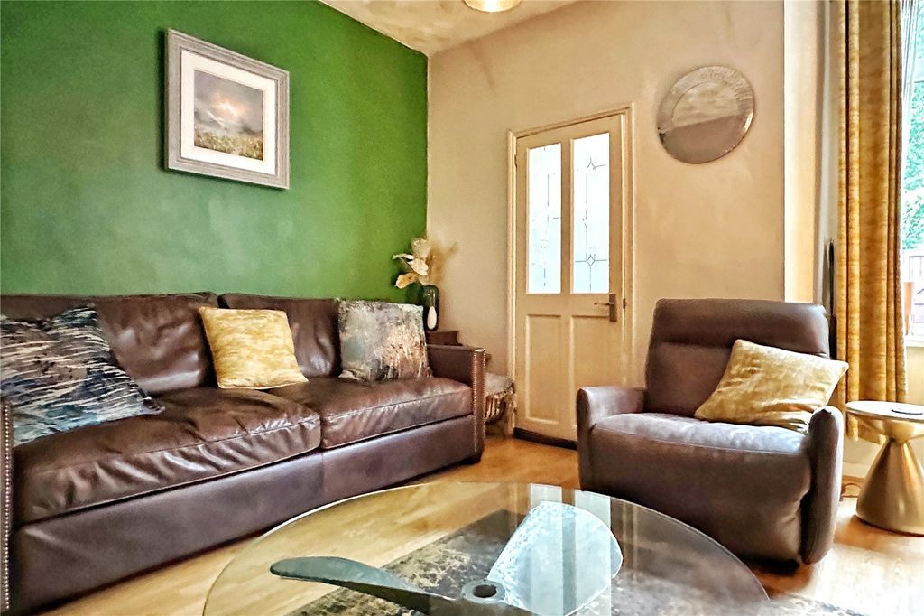 Property photo 3 of 17 Living Room