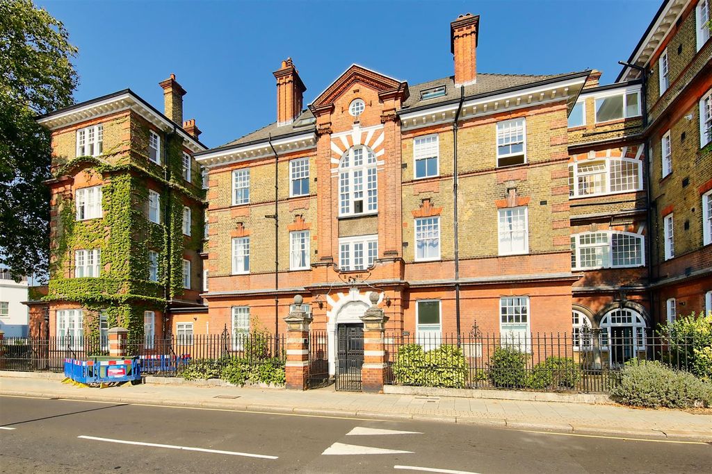 Property photo 1 of 11 8_Earlsfield_House_Image1_18695_4.Jpg