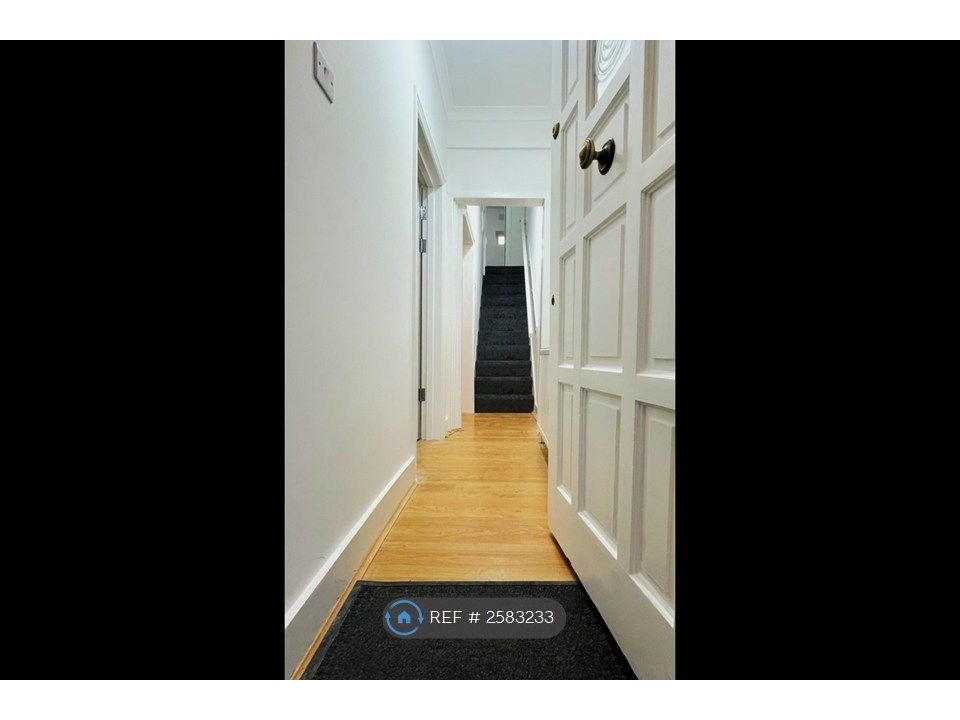 Property photo 3 of 12 Hallway