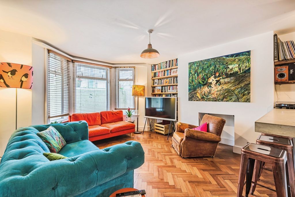 Property photo 3 of 19 Pbox-Img.Jpg