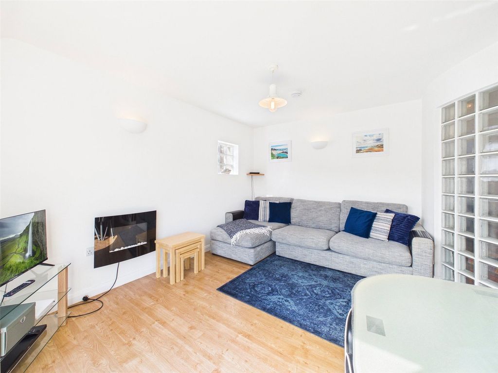 Property photo 3 of 11 Picture No. 10