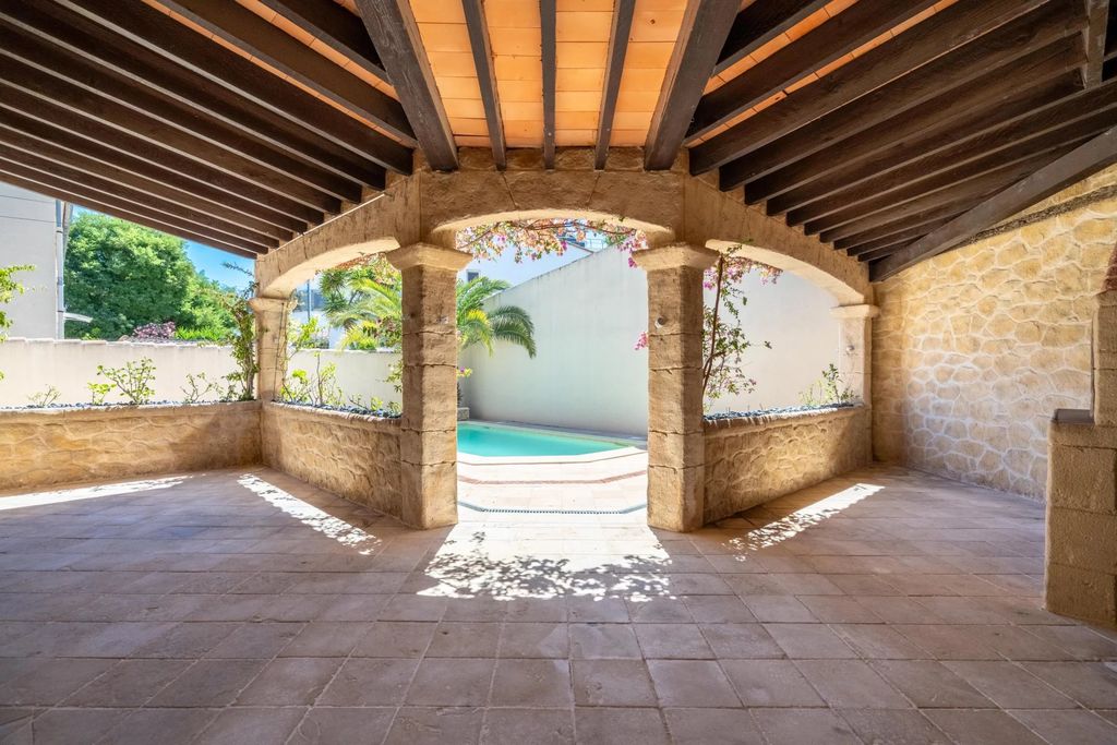 Property photo 2 of 25