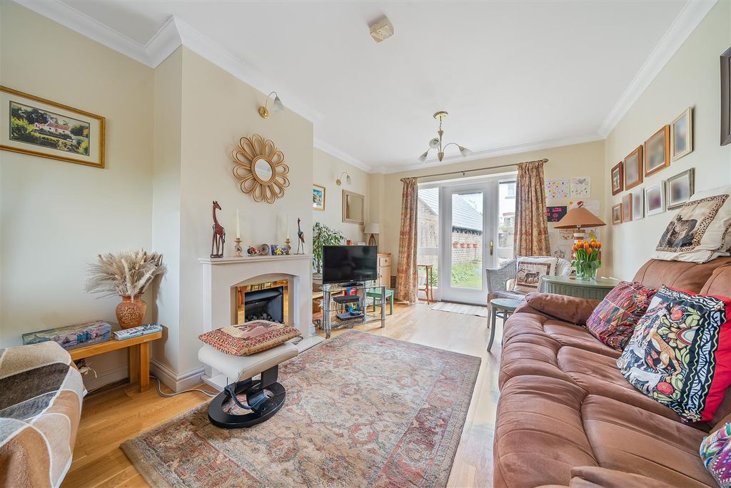 Property photo 2 of 16 Sitting Room
