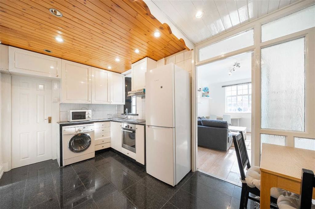 Property photo 3 of 4