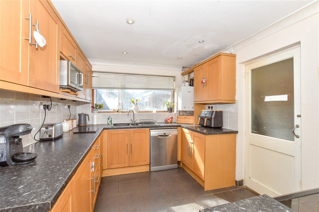 Property photo 1 of 17 Kitchen