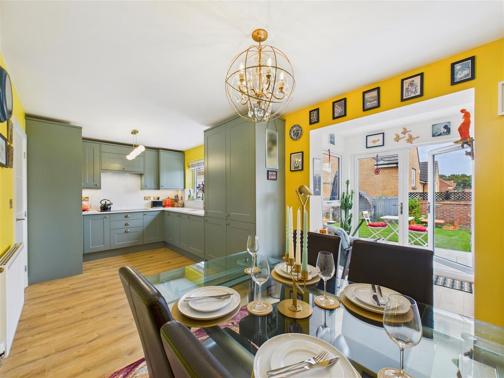 Property photo 2 of 18 Dining Kitchen