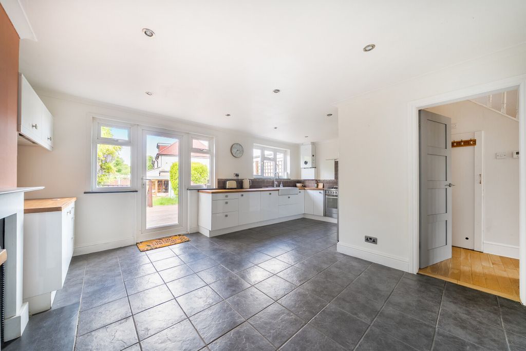 Property photo 3 of 20 1456746-13-6A035d...