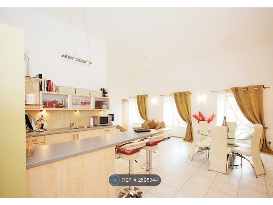 Property photo 1 of 20 Kitchen/Dining
