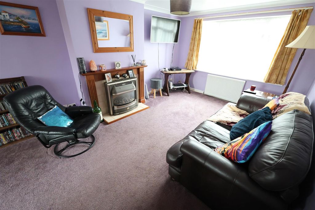 Property photo 2 of 24 Tc Lounge.Jpg