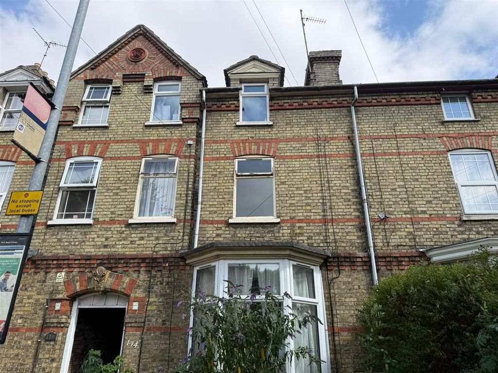 Studio to rentDogsthorpe Road, Peterborough PE1
