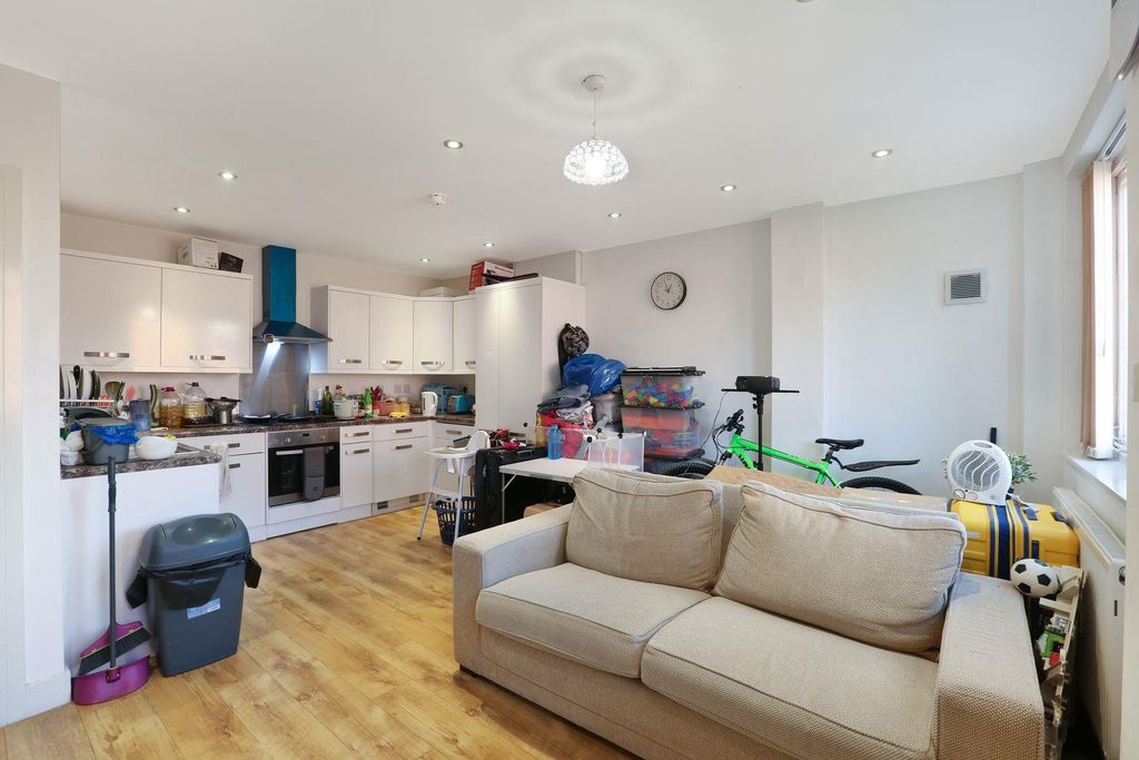 Property photo 2 of 11 Lkgvtbqa.Jpeg