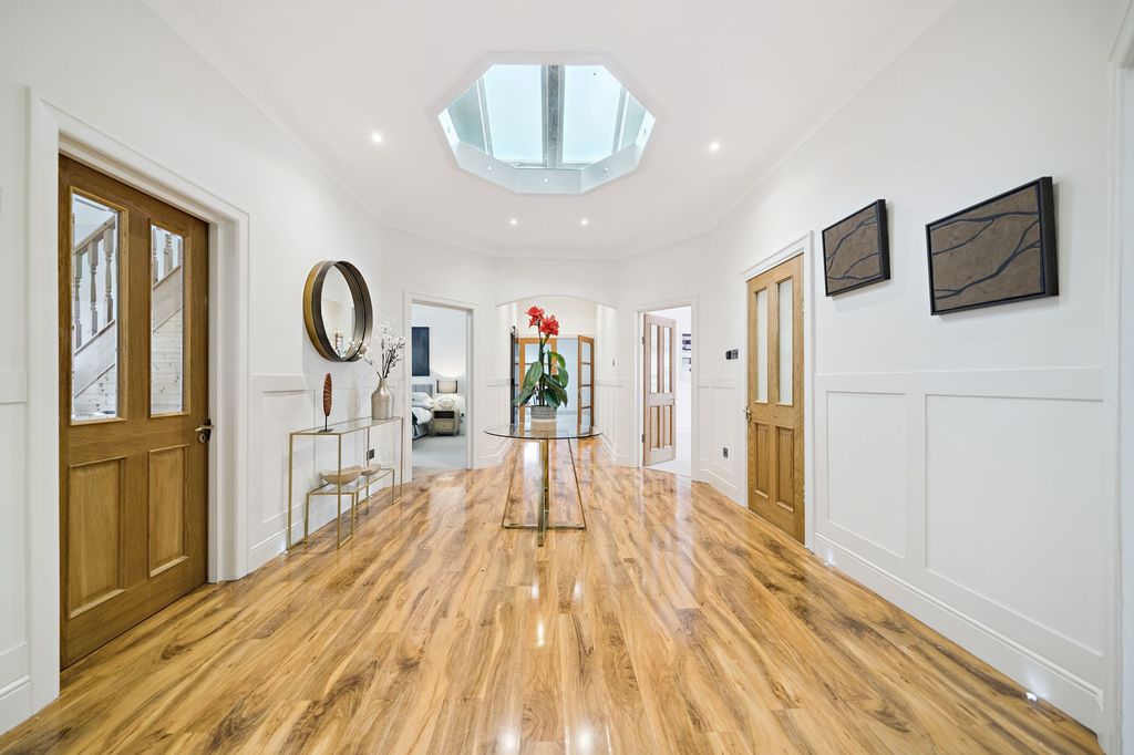 Property photo 2 of 36