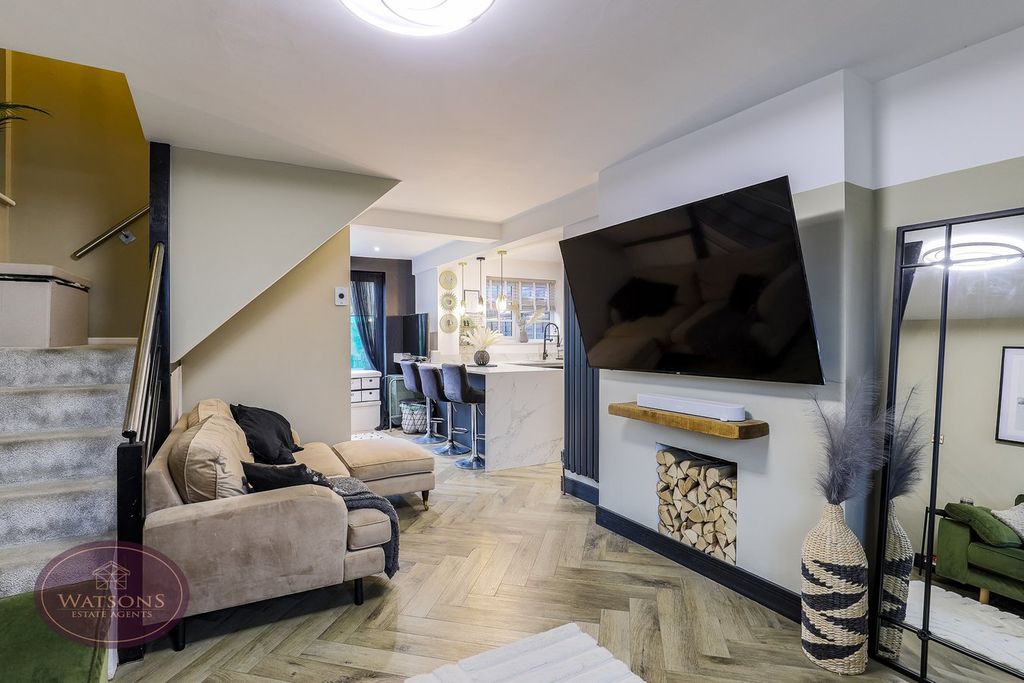 Property photo 3 of 28