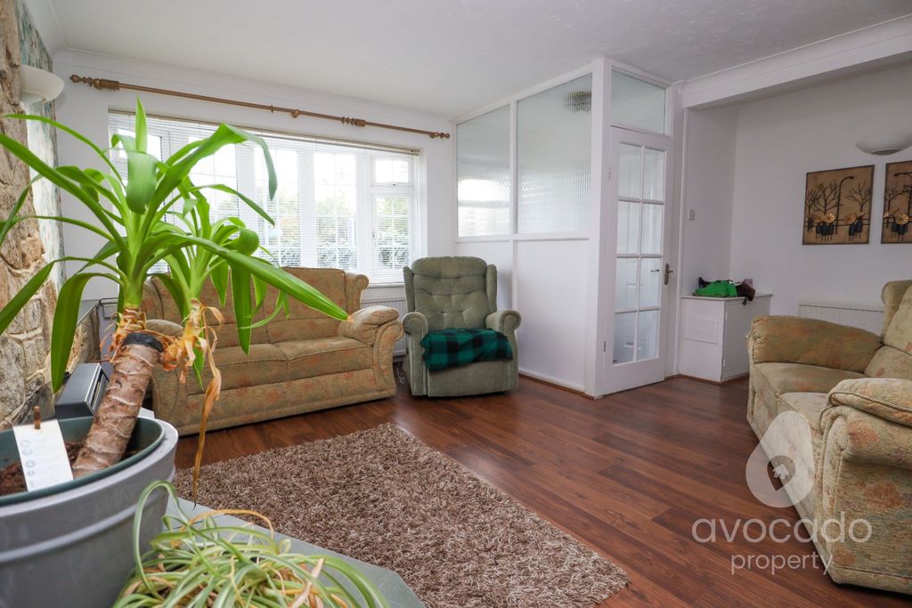 Property photo 2 of 15 4649697