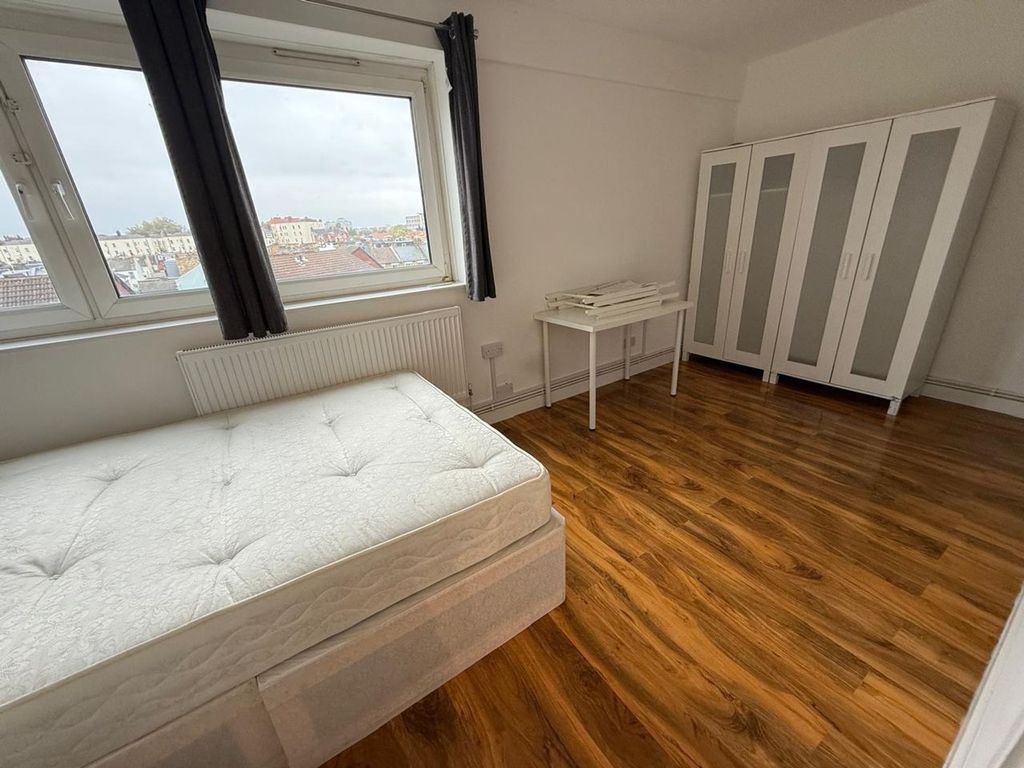 Property photo 2 of 26 Bedroom 5