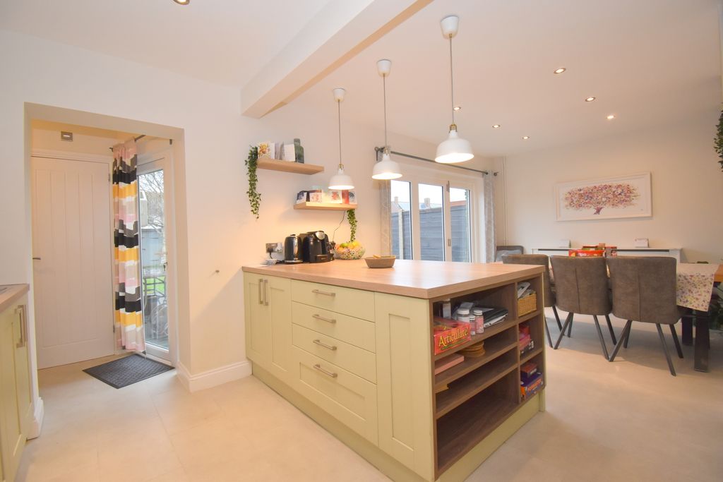 Property photo 2 of 21