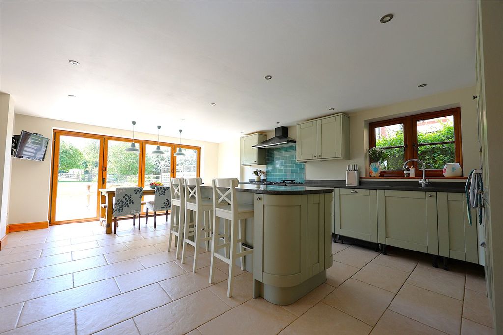 Property photo 3 of 34 Picture No. 30