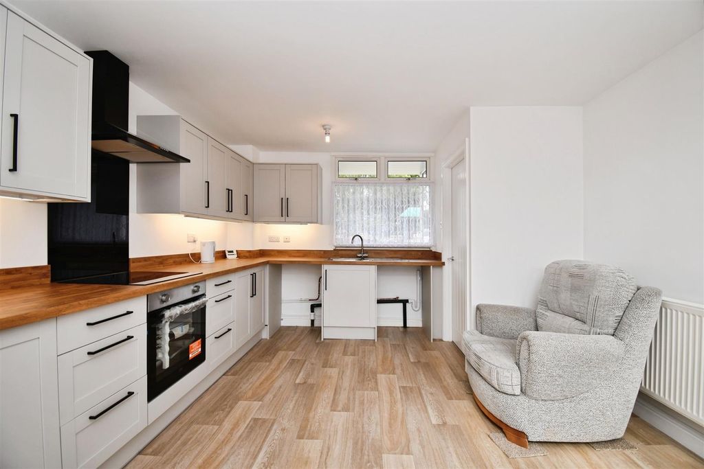 Property photo 3 of 15 83630355-U 20 283 29.Jpg
