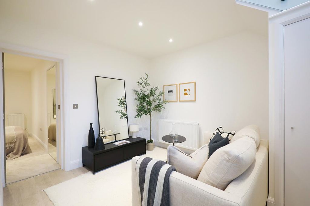 Property photo 2 of 12 Show Flat - Mitcham Rd Sw17 (5).Jpg