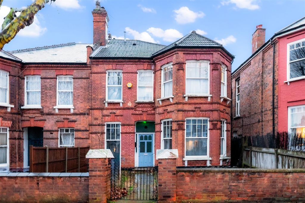 Property photo 1 of 13 Daniels_, Walm Lane, Nw2_018.Jpg