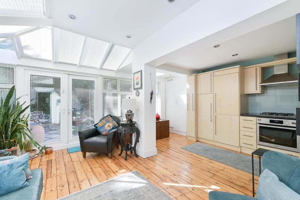 Property photo 3 of 16