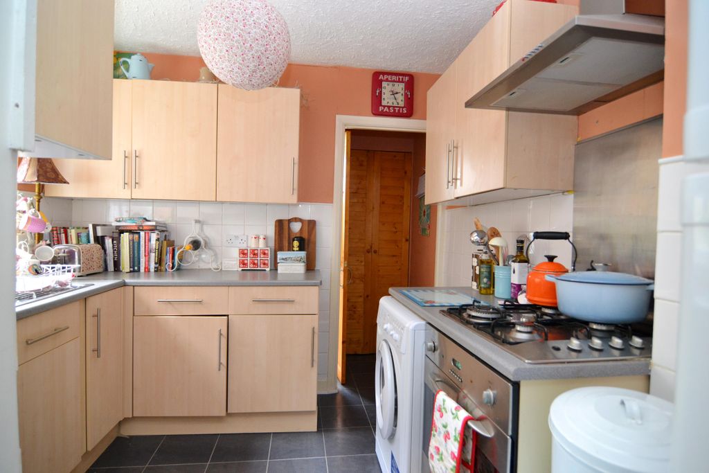 Property photo 3 of 5 Kitchen