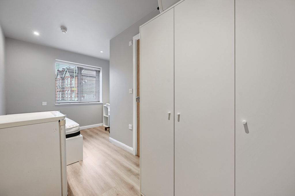 Property photo 2 of 10 Cs - Room 10, 30 Westland Road - A3 (1)