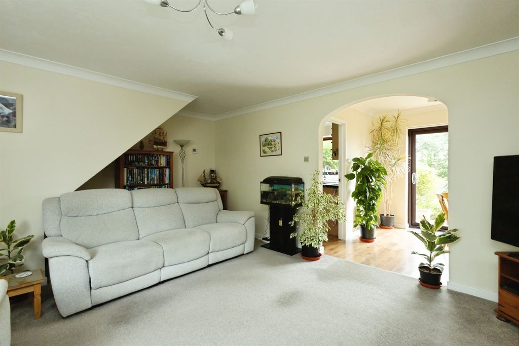 Property photo 2 of 18