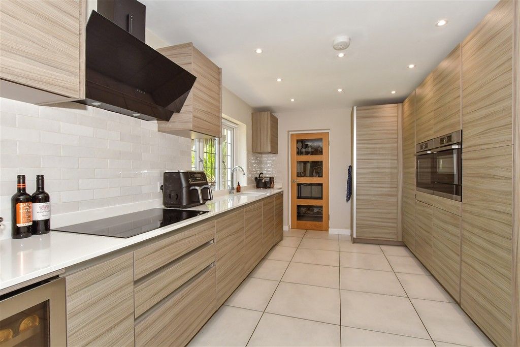 Property photo 2 of 25 Kitchen
