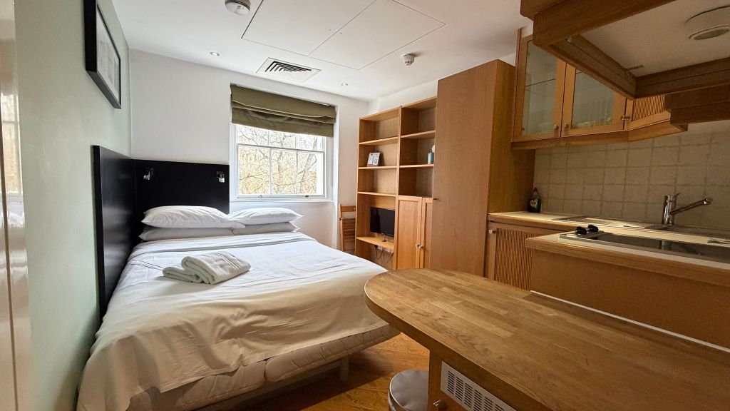 Property photo 1 of 10 Bedroom