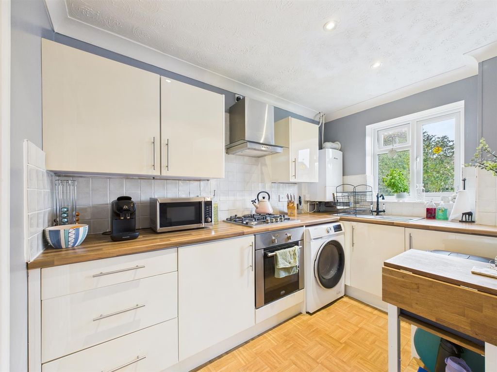 Property photo 2 of 9 Cam02435G0-Pr0059-Still004.Jpg