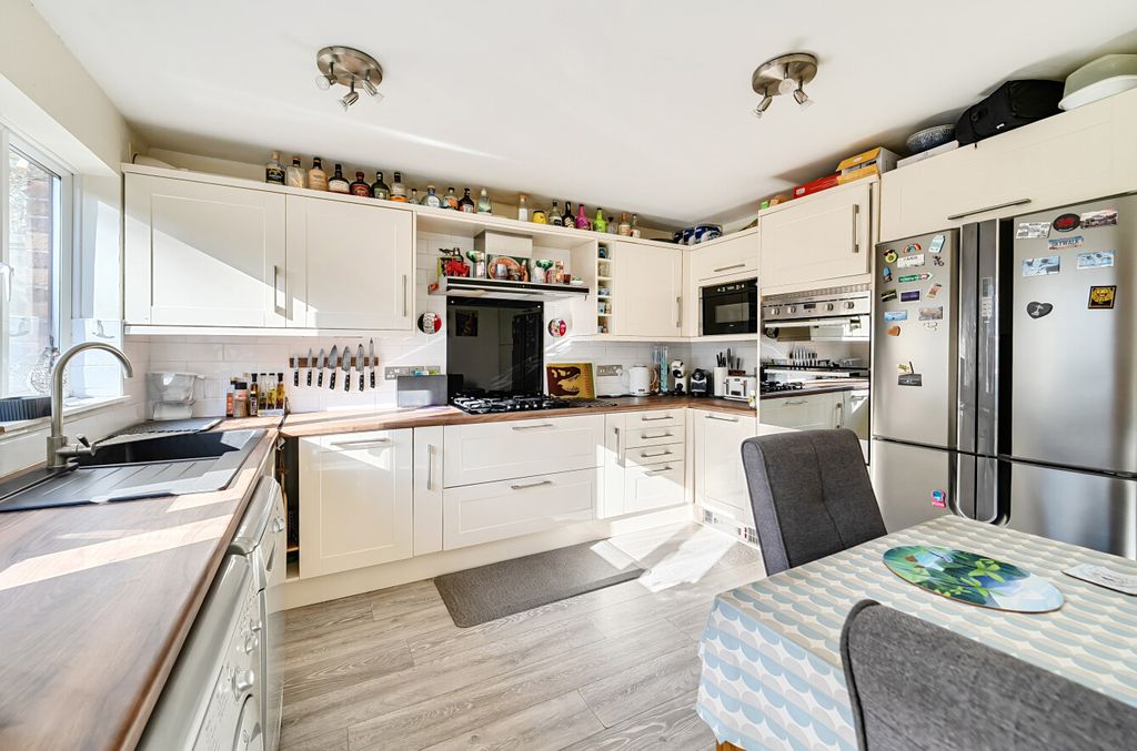 Property photo 3 of 19 1415830-7-69A576F...