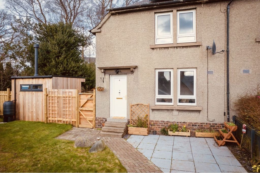 Property photo 3 of 17 Front Garden