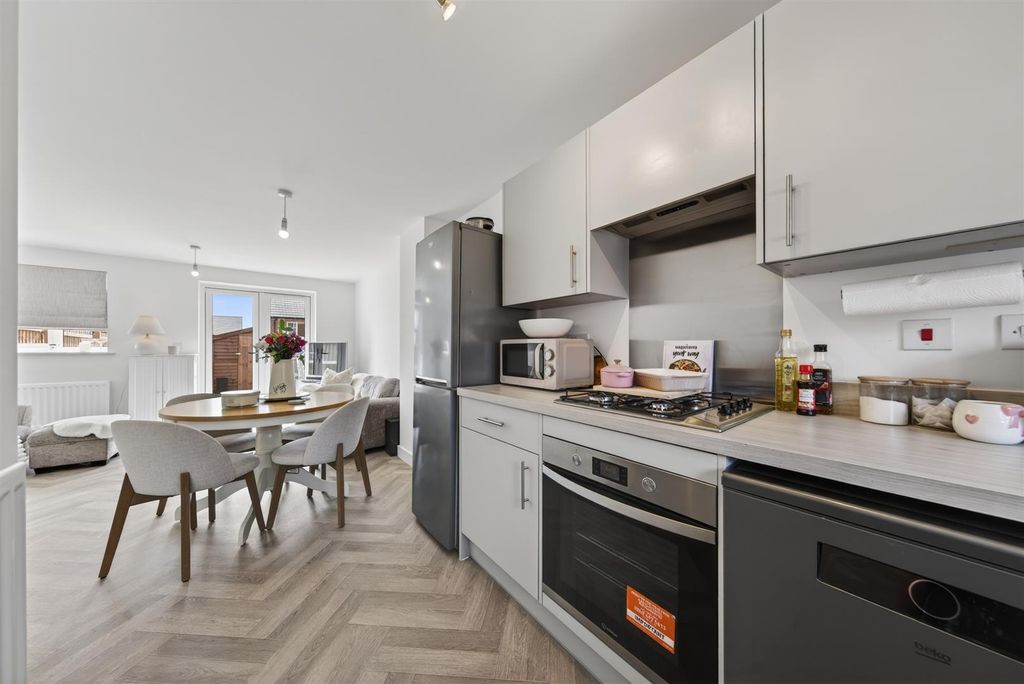 Property photo 3 of 13 26Underboroughwayweb20.Jpg