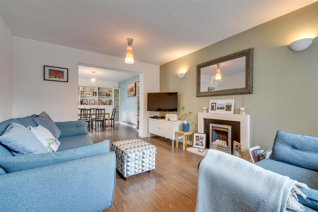 Property photo 2 of 26 Living Room