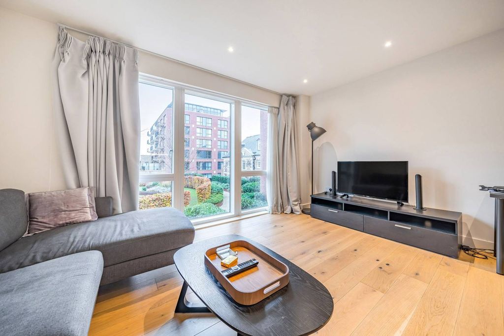 Property photo 2 of 10