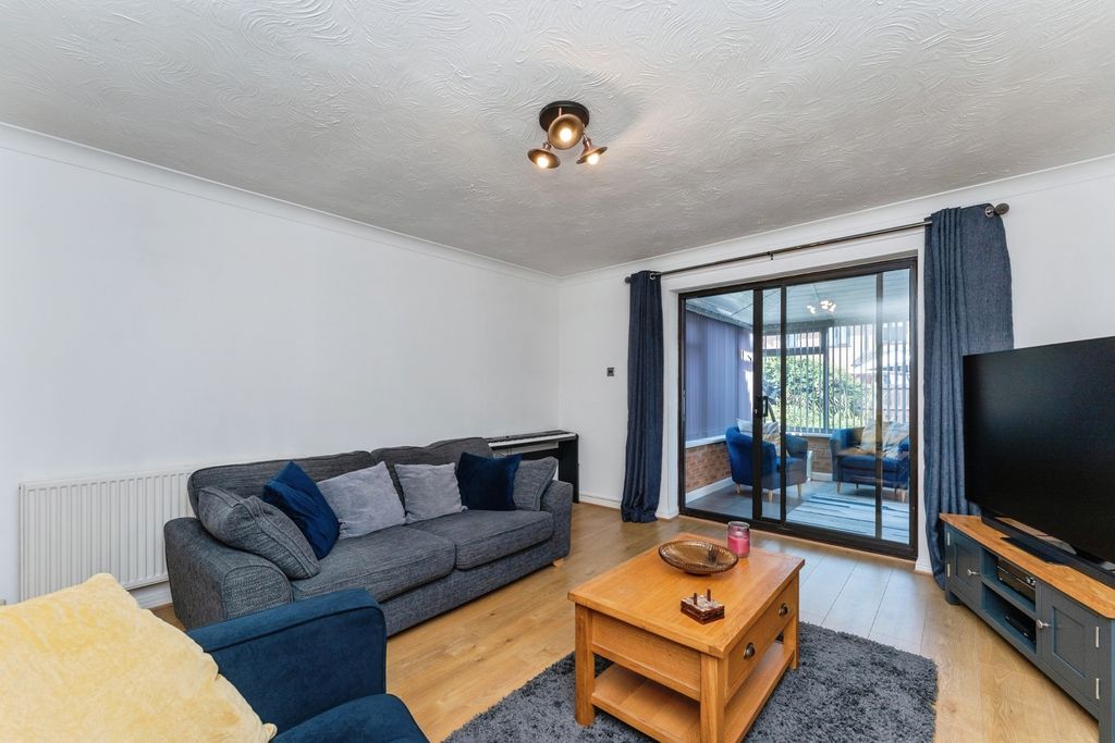 Property photo 3 of 22 Pbox-Img.Jpg