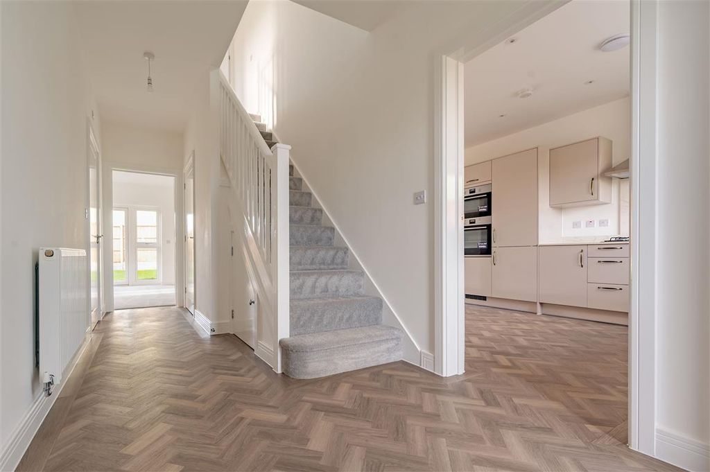 Property photo 3 of 11