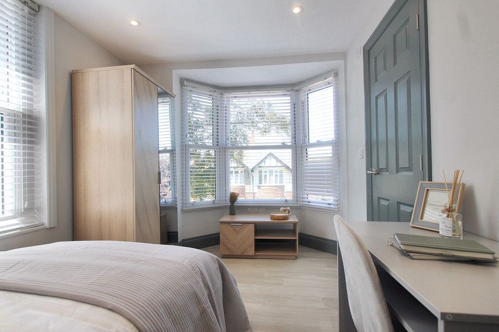 Property photo 2 of 11 Photo 17